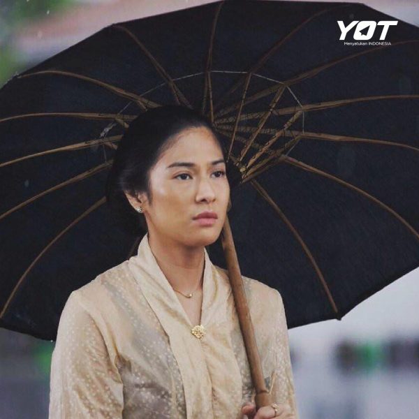 Selamat Hari Kartini! Ini Dia 6 Rekomendasi Film Tentang Perjuangan Perempuan yang Wajib Kamu Tonton young on top