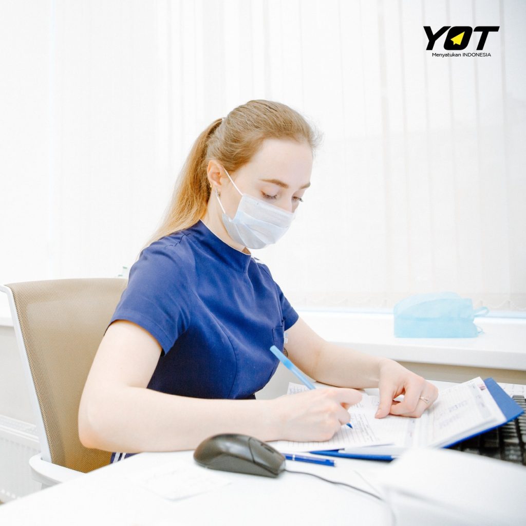 5 Cara Hindari Penyebaran Covid-19 di Kantor young on top