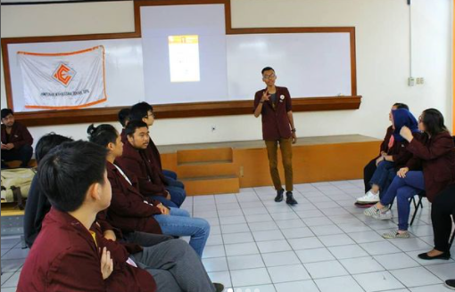 Sedang Menjadi Public Speaker di Kegiatan Kampus - 2018