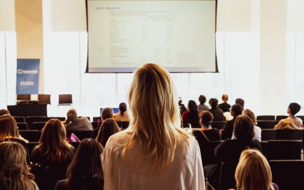 Konferensi dengan Presentasi Terbanyak